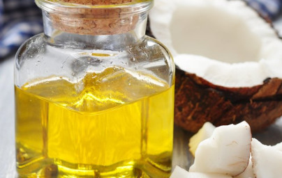 Kokosový olej (Cocos nucifera) Kokosový olej (Cocos nucifera)
